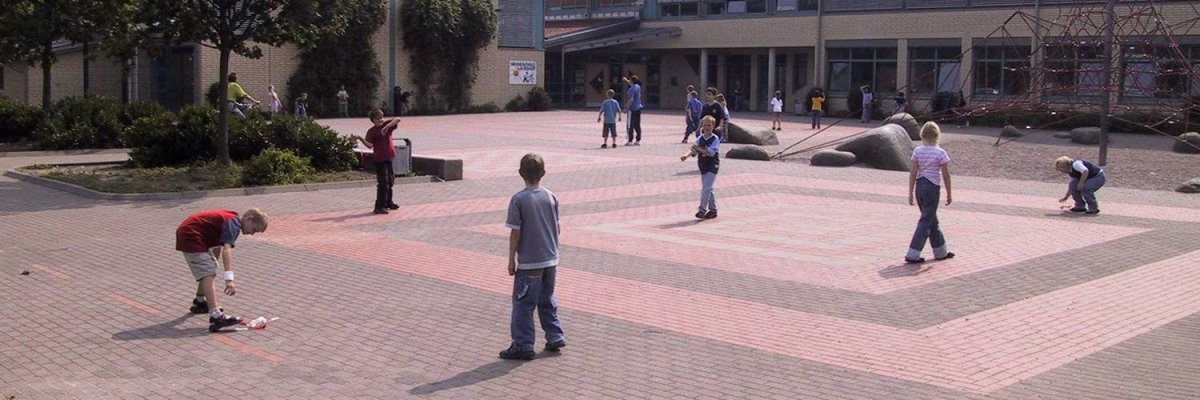 Pausenhof einer Grundschule