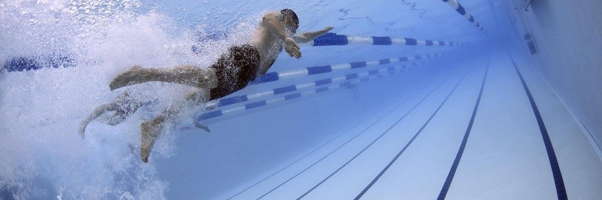 Schwimmer unter Wasser