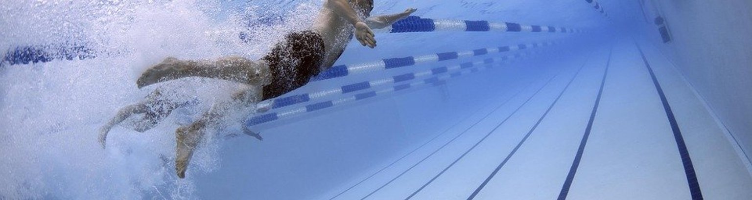 Schwimmer unter Wasser