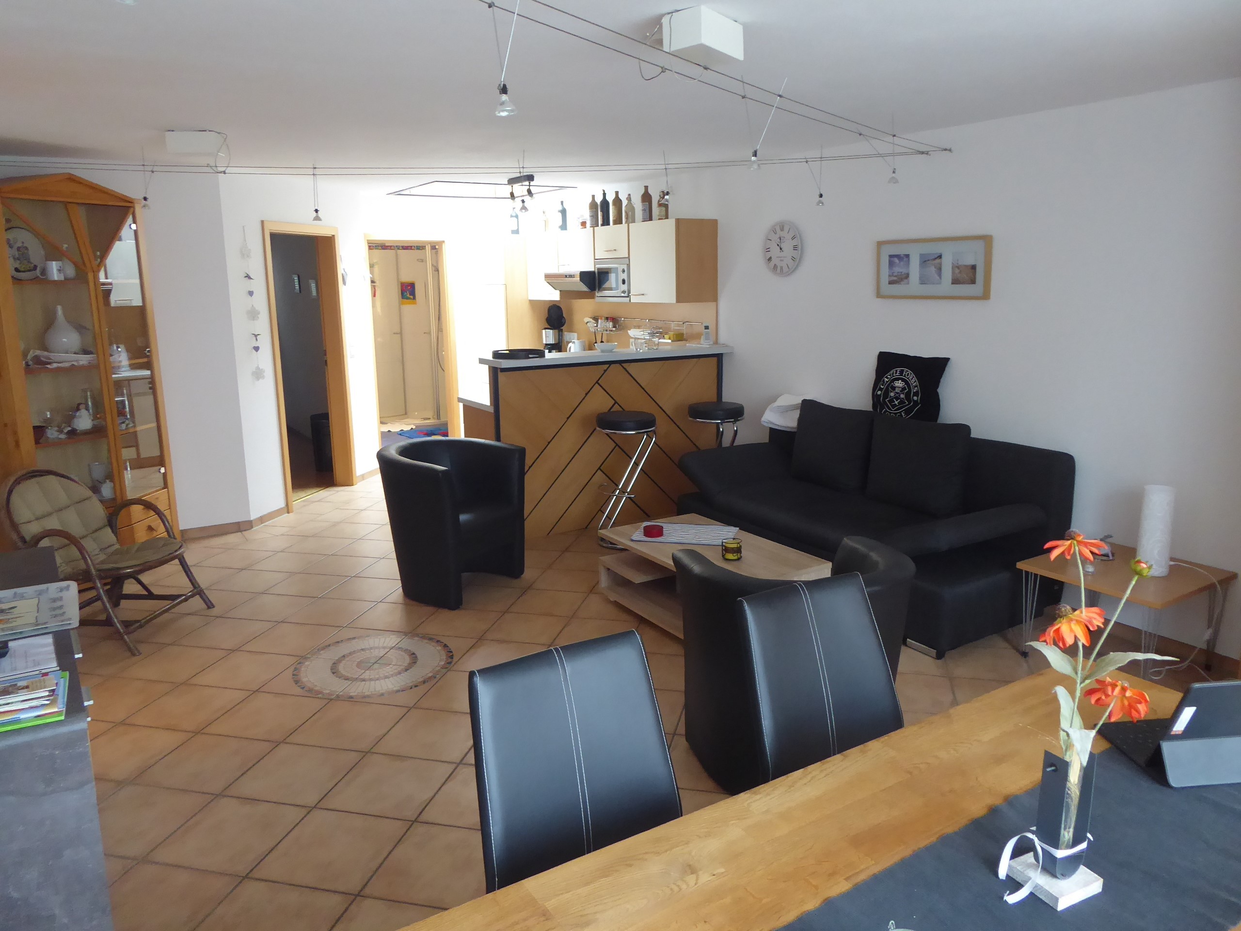 Blick Wohnzimmer und Küche der Ferienwohnung