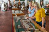 Besucherinnen im Schlichte Museum