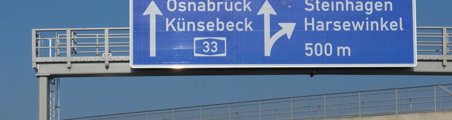Schild Autobahnausfahrt A33 Steinhagen
