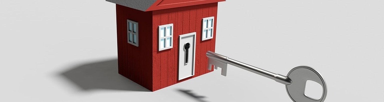 Haus mit übergroßem Schlüssel