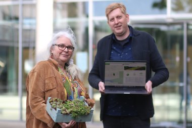 Gabriele Siepen und Herr Hilling von der Firma Geoplex